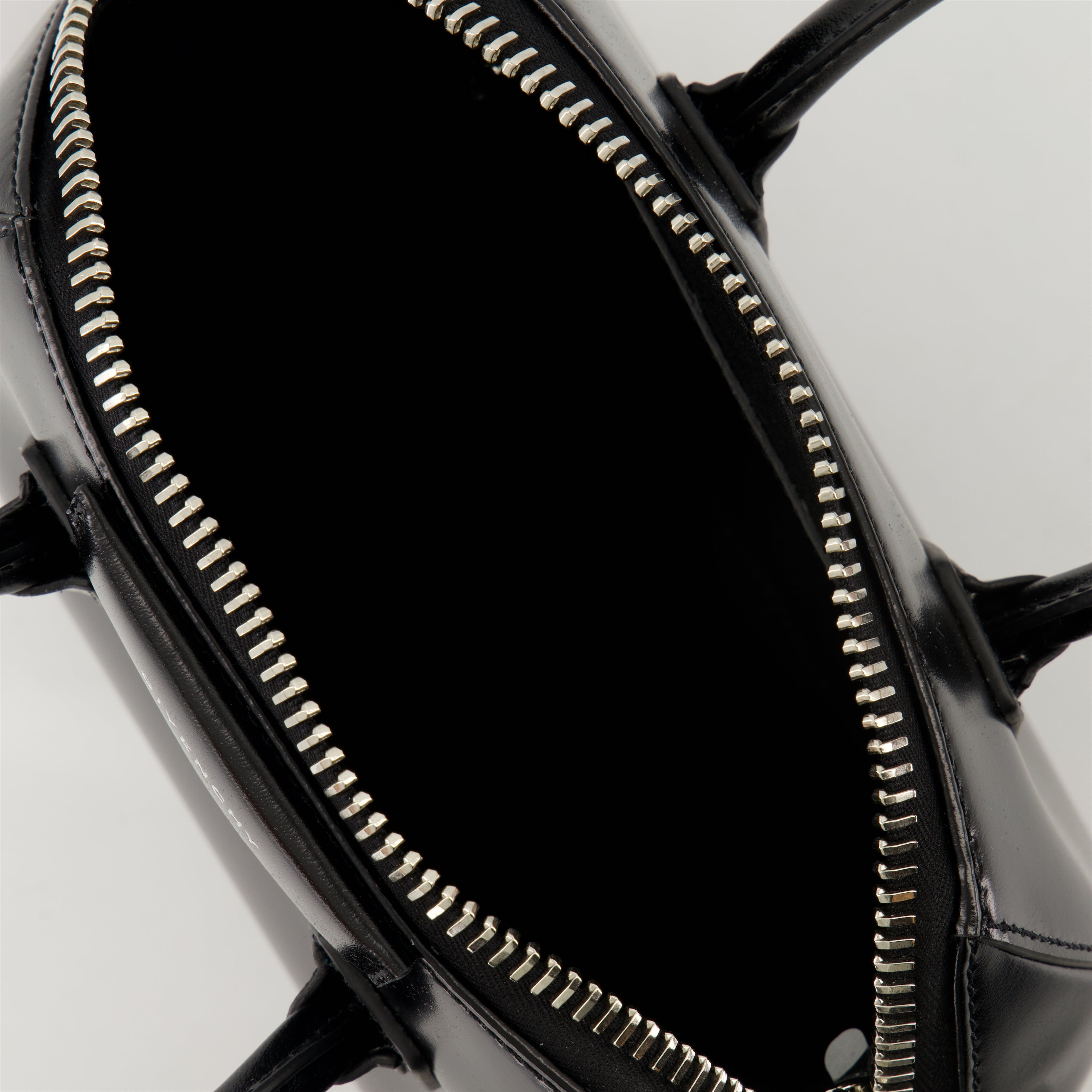 Sacs à main et épaule Mini sac Antigona Givenchy Noir Femme