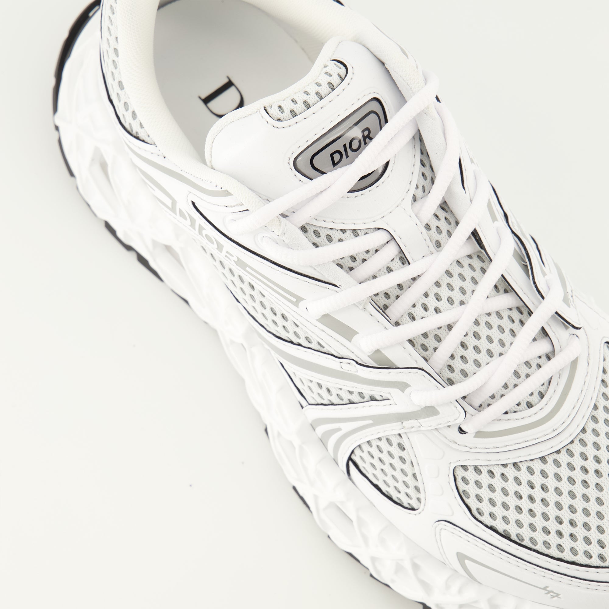 Bild des Dior B35 weißen Sneakers für Herren - Frühjahr-Sommer 2026 - Detailansicht von oben