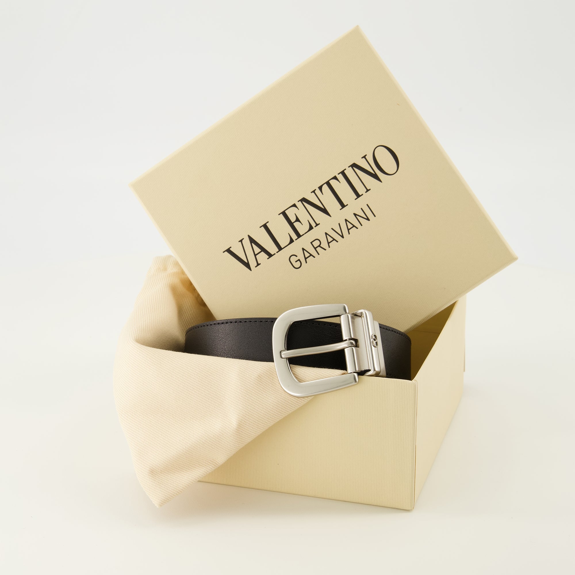 Image de l'article Ceinture réversible bleu marine et noir 30 mm de la marque Valentino Garavani pour Homme - Saison Printemps-Été 2026 - Vue détaillée_5
