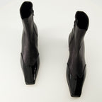 Bild des Khaite Damen Schwarz Nevada Stiefeletten - Herbst-Winter 2025 Saison - Draufsicht des Paares