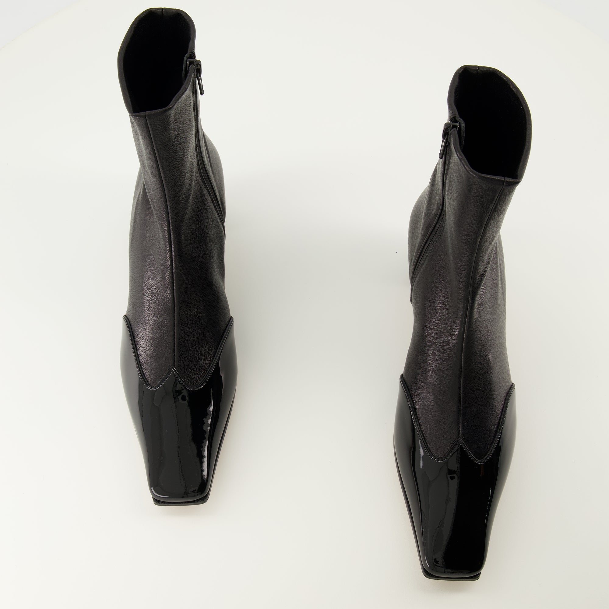 Image de l'article Bottines Nevada noir de la marque Khaite pour Femme - Saison Automne-Hiver 2025 - Vue de dessus paire de chaussure