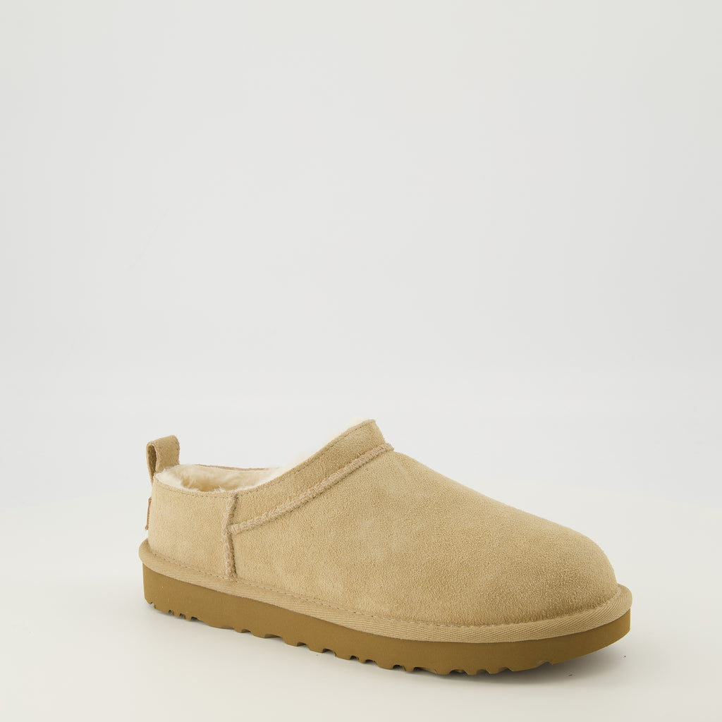 Immagine degli stivaletti Classic Micro beige di Ugg per donna - Collezione Primavera-Estate 2026 - Vista tre quarti anteriore destra