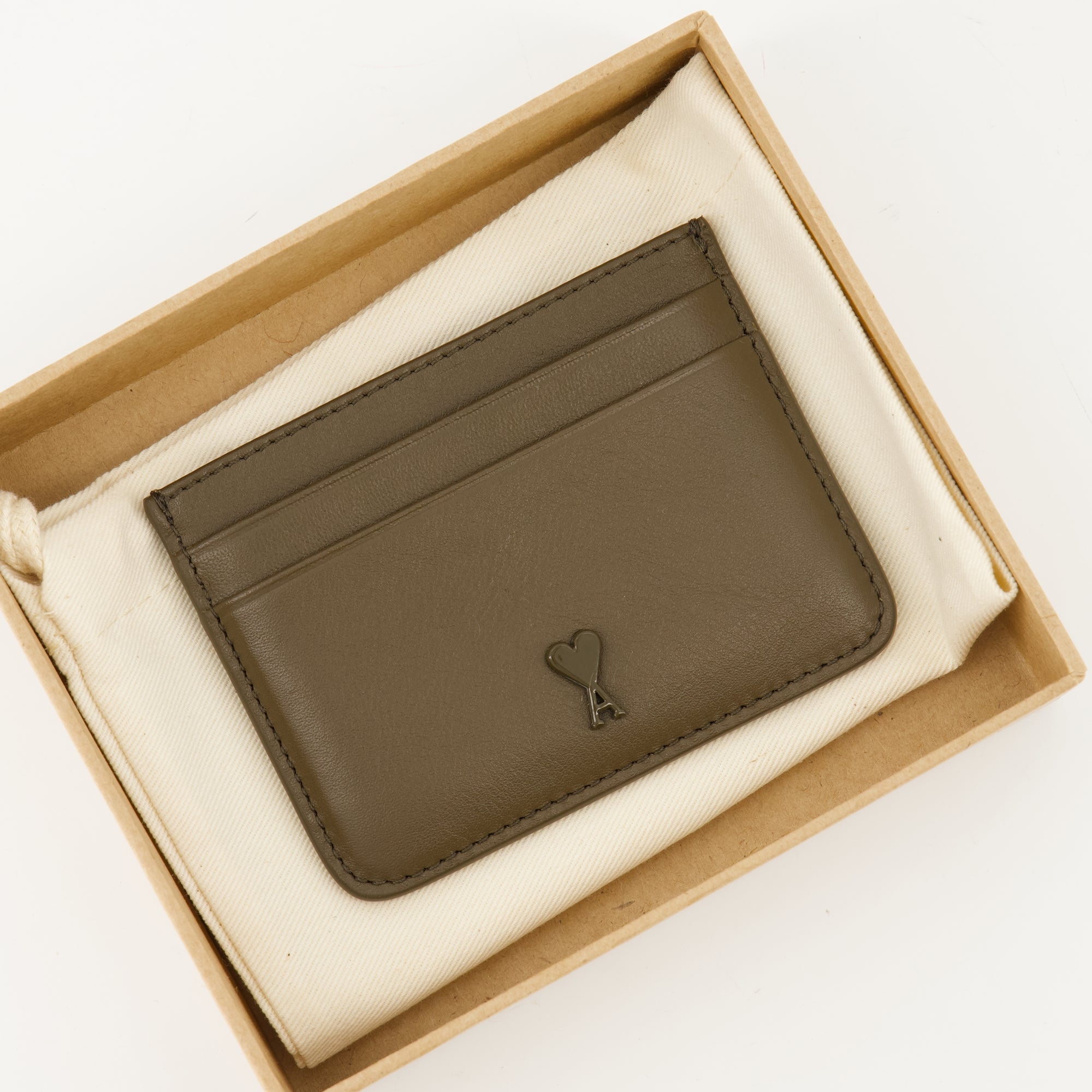 Image of the Ami heart cardholder article from the brand Ami PARIS for Unisex - Autumn-Winter 2025 - Detailed View_2