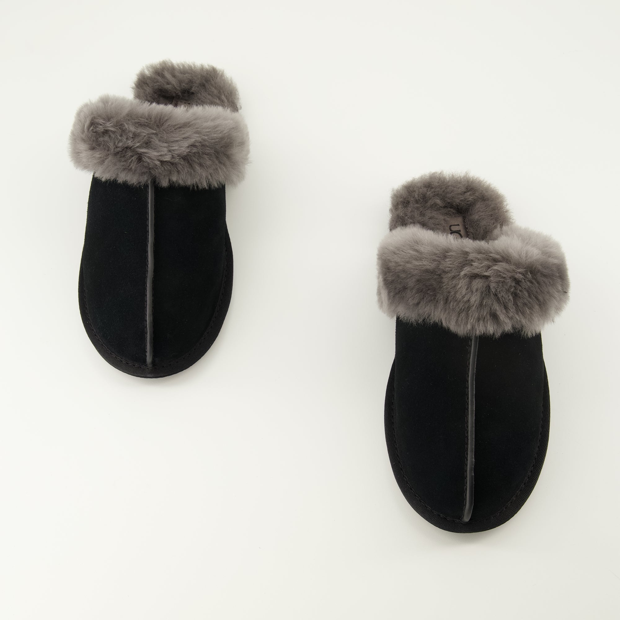 Image de l'article Chaussons Scuffette II noir de la marque Ugg pour Unisex - Saison Printemps-Été 2026 - Vue détaillée_4