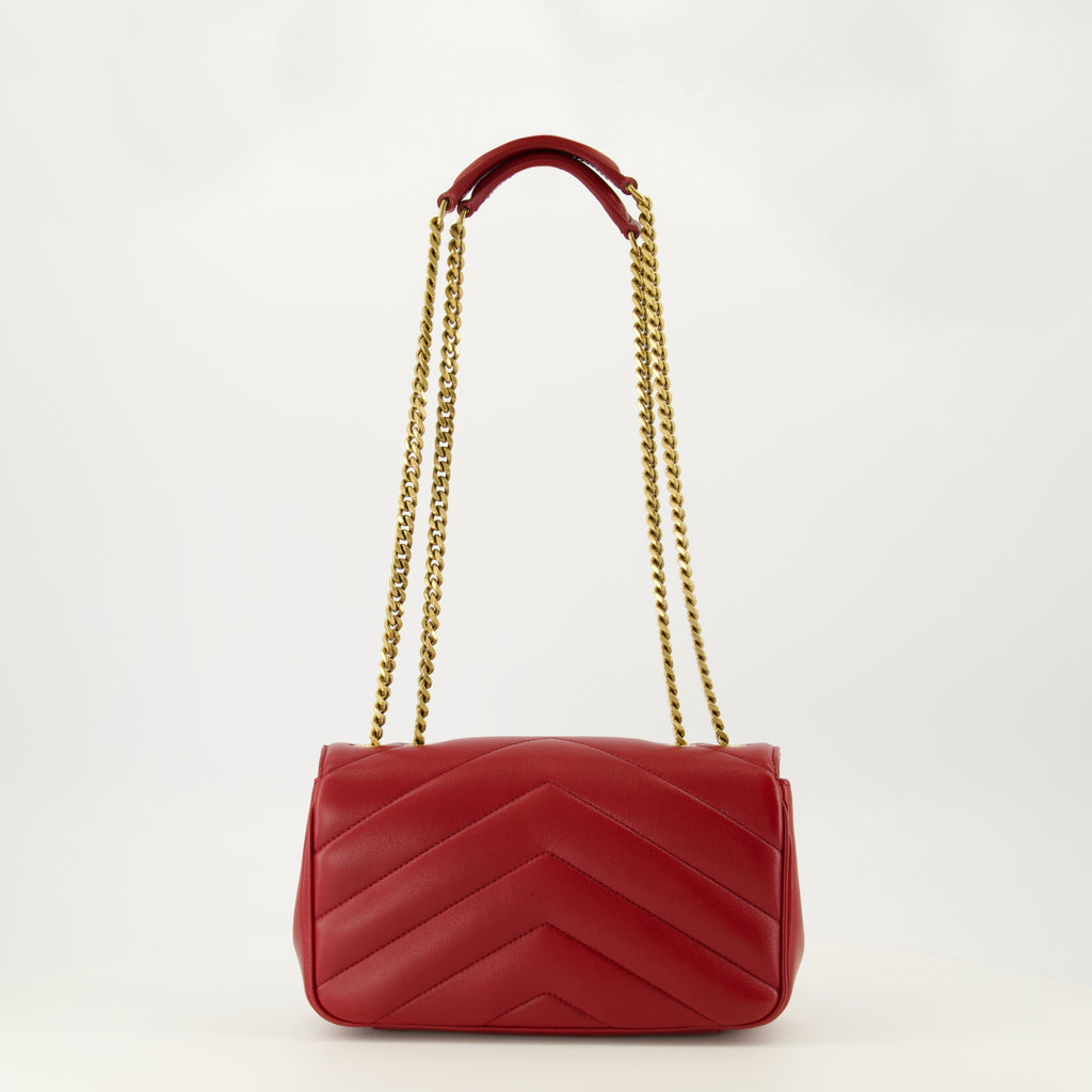 Bild der kleinen roten Loulou-Tasche von Saint Laurent für Frauen - Frühjahr/Sommer 2026 - Rückansicht