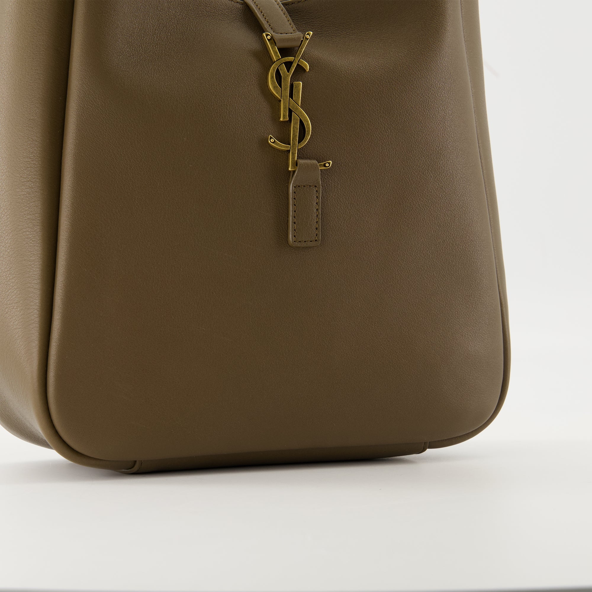 Image de l'article Le 5 à 7 small de la marque Saint Laurent pour Femme - Saison Automne-Hiver 2025 - Vue détaillée_2