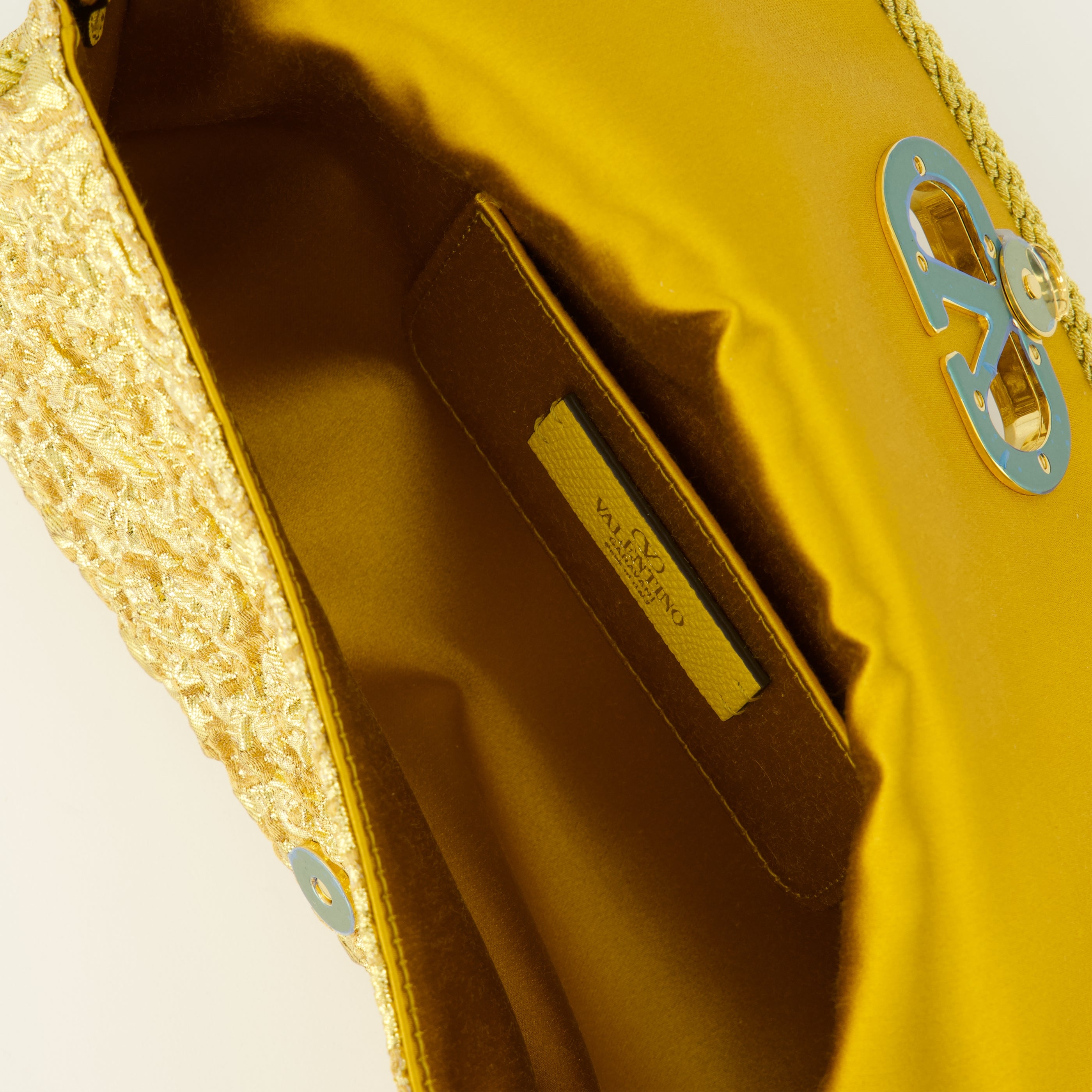 Image de l'article Petit sac DeVain en jacquard doré de la marque Valentino Garavani pour Femme - Saison Printemps-Été 2026 - Vue détaillée_3