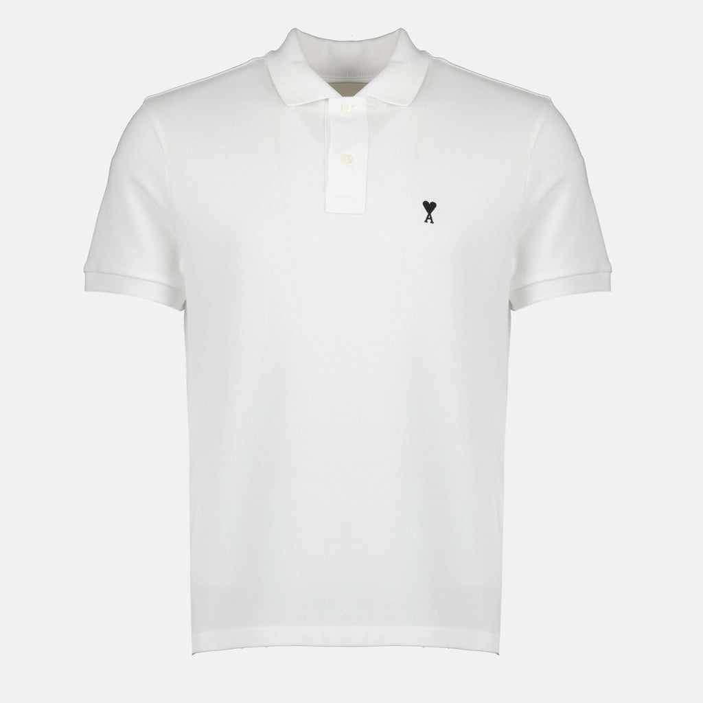 Imagen del polo de corazón blanco AMI de la marca Ami PARIS para hombres - Temporada Primavera-Verano 2026 - Vista Frontal