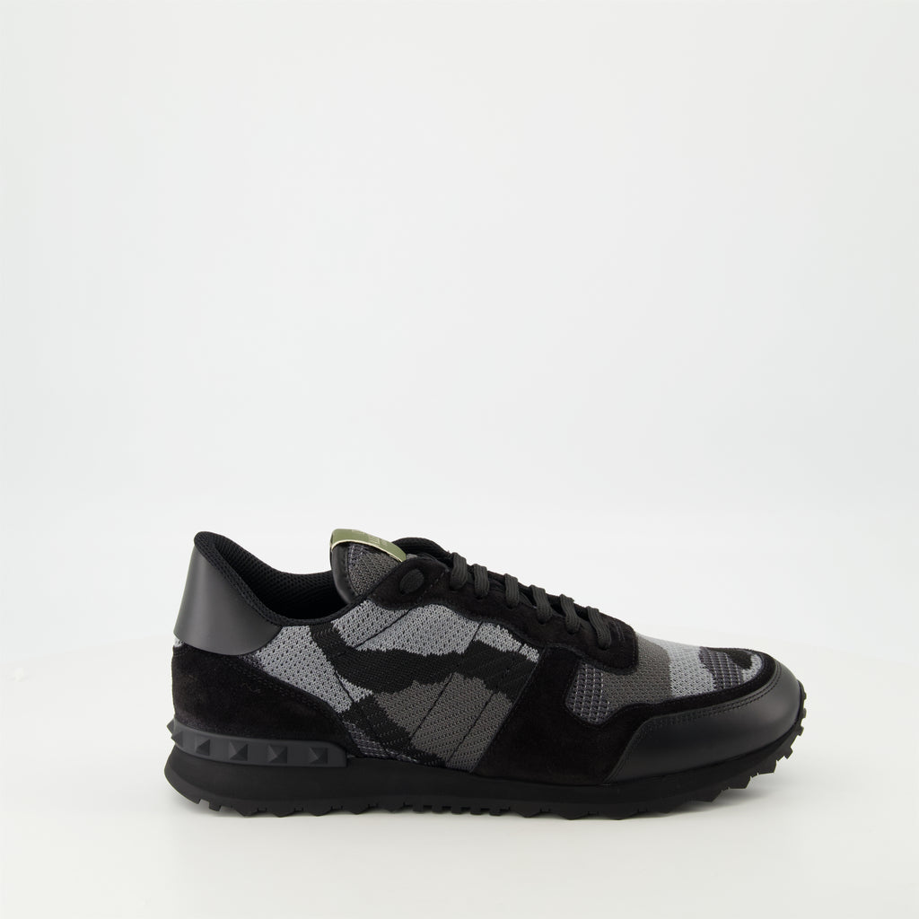 Image de l'article Baskets Rockrunner Camouflage gris de la marque Valentino Garavani pour Homme - Saison Printemps-Été 2026 - Vue de dessus paire de chaussure