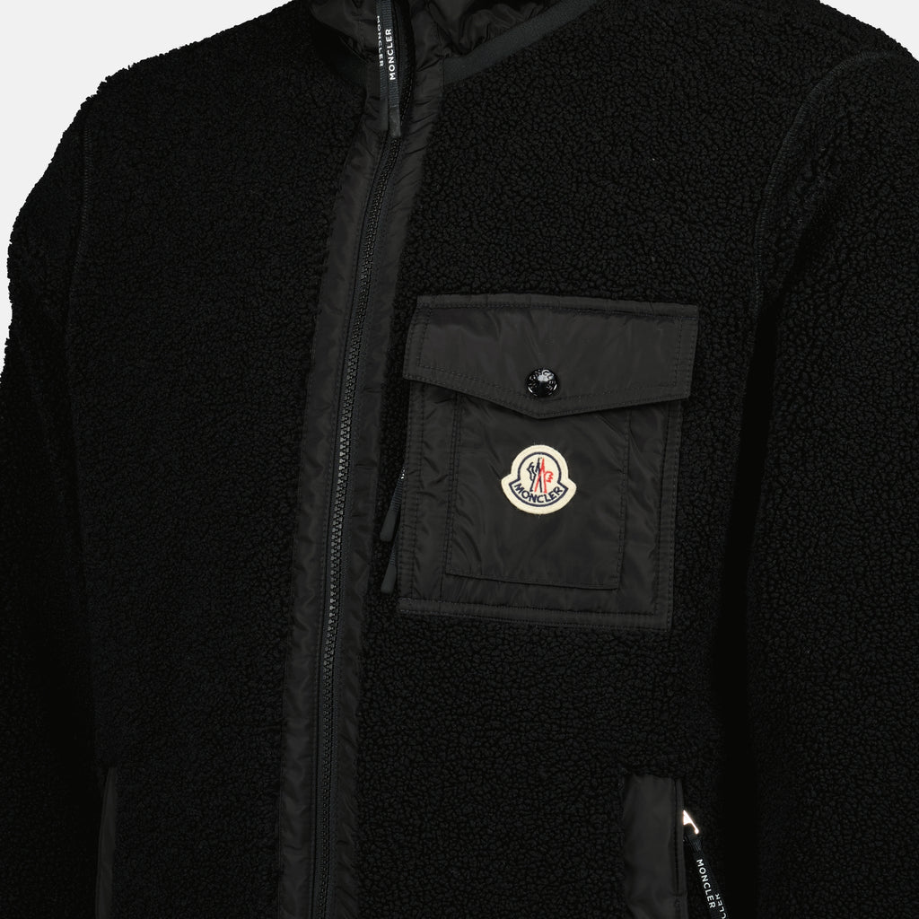 Imagem da jaqueta de teddy preta com fecho éclair da marca Moncler para homens - Temporada Outono-Inverno 2025 - Vista Detalhada_1