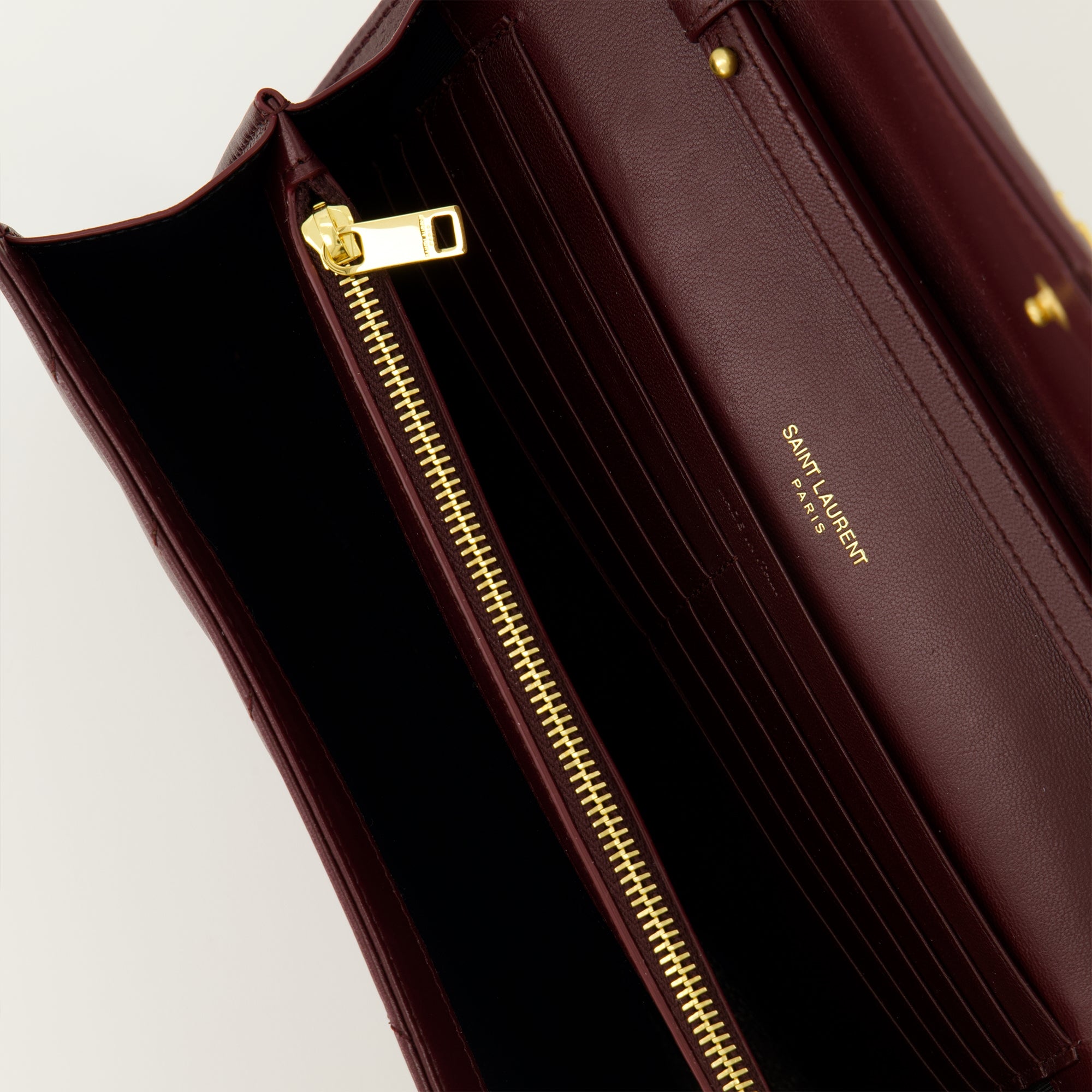 Image of the Cassandre Bordeaux Chain Wallet by Saint Laurent for Women - Fall-Winter 2025 - Detailed View 3
