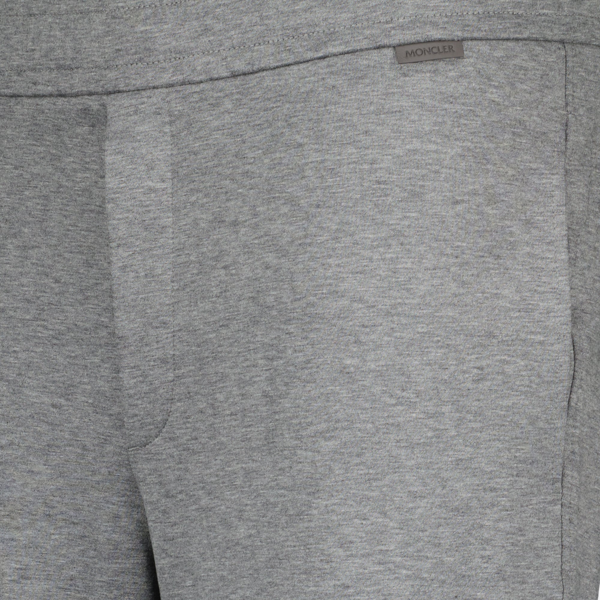 Image de l'article Pantalon de jogging gris de la marque Moncler pour Homme - Saison Printemps-Été 2026 - Vue détaillée_1