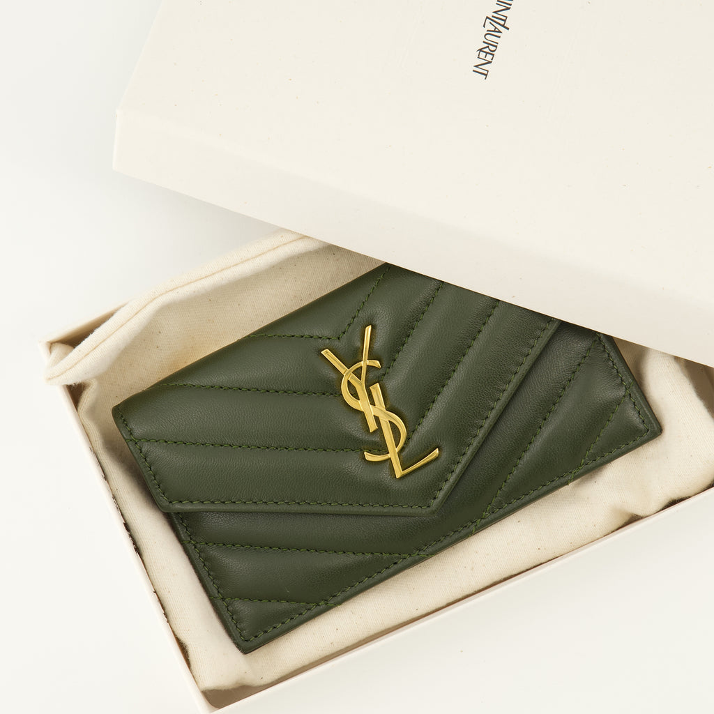 Image of the Cassandre Dark Green Fragment Cardholder by Saint Laurent for Women - Fall-Winter Season 2025 - Detailed View 3