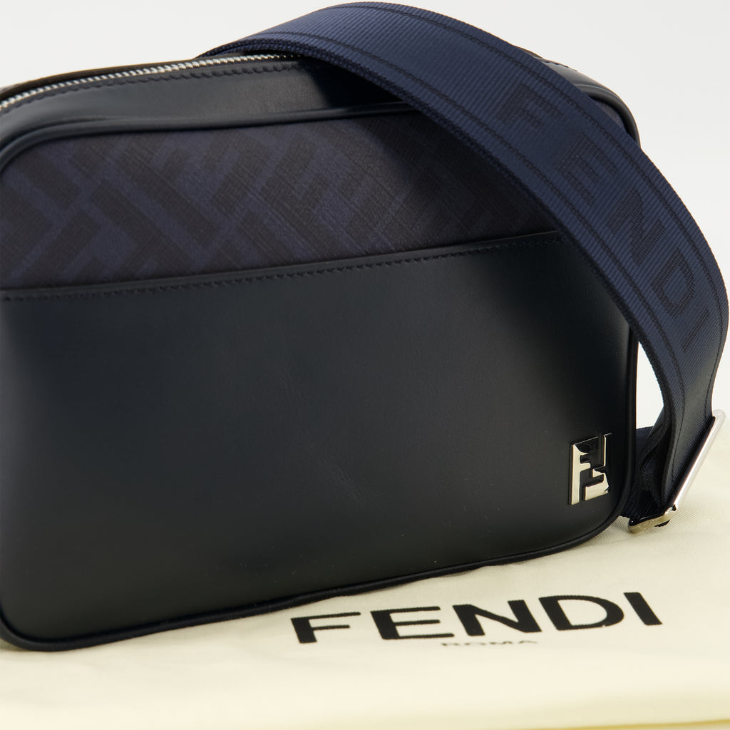 Image de l'article Sac Camera Squared FF bleu marine de la marque Fendi pour Homme - Saison Printemps-Été 2026 - Vue détaillée_2