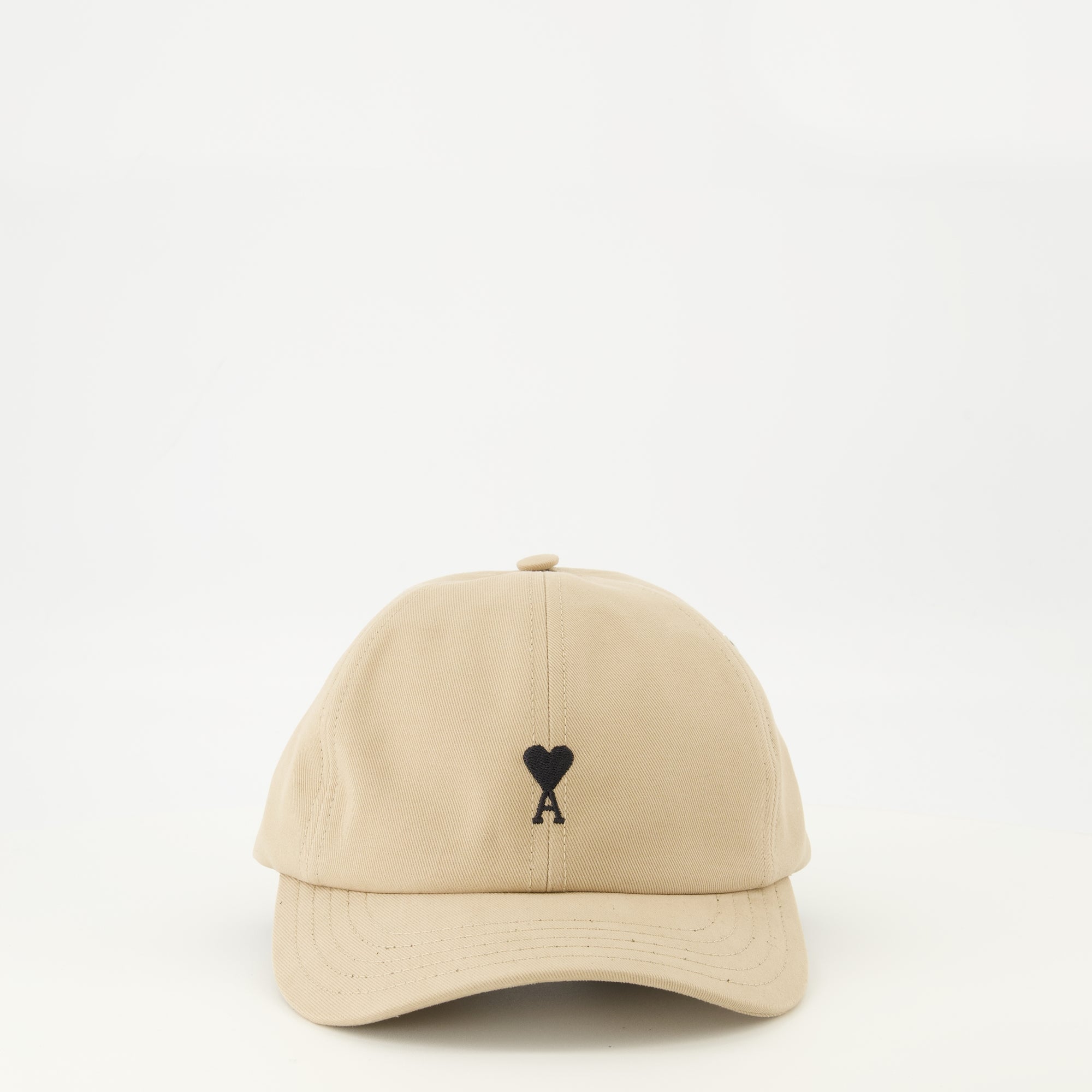 Image de l'article Casquette Ami de coeur beige de la marque Ami PARIS pour Unisex - Saison Printemps-Été 2026 - Vue de Face