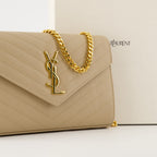 Imagen de la cartera de cadena Cassandre de la marca Saint Laurent para Mujer - Temporada Otoño-Invierno 2025 - Vista Detallada_2