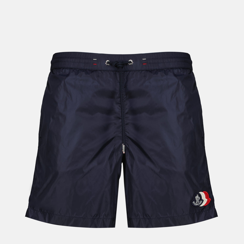 Image de l'article Short de bain à logo bleu marine en nylon de la marque Moncler pour Homme - Saison Printemps-Été 2026 - Vue de Face