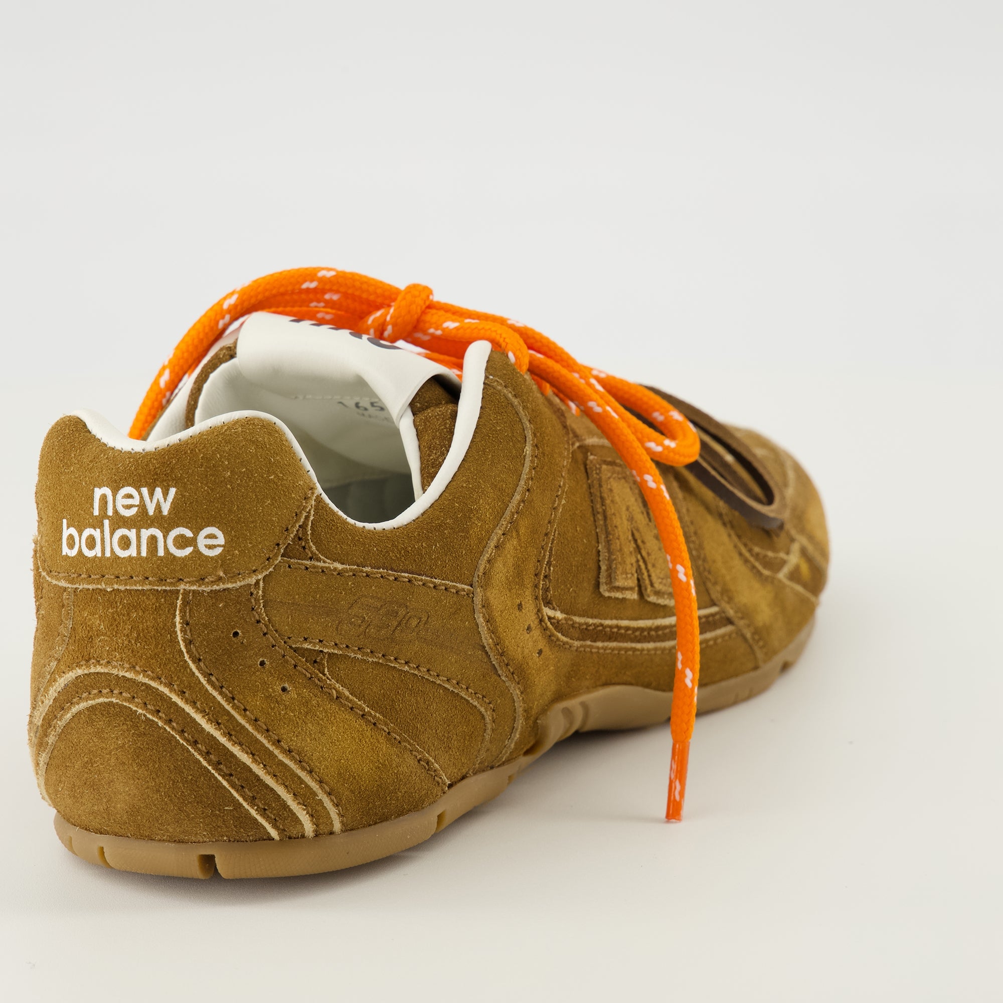 Image de l'article Baskets New Balance x MiuMiu 530 SL marron de la marque Miu Miu pour Femme - Saison Printemps-Été 2026 - Vue arrière