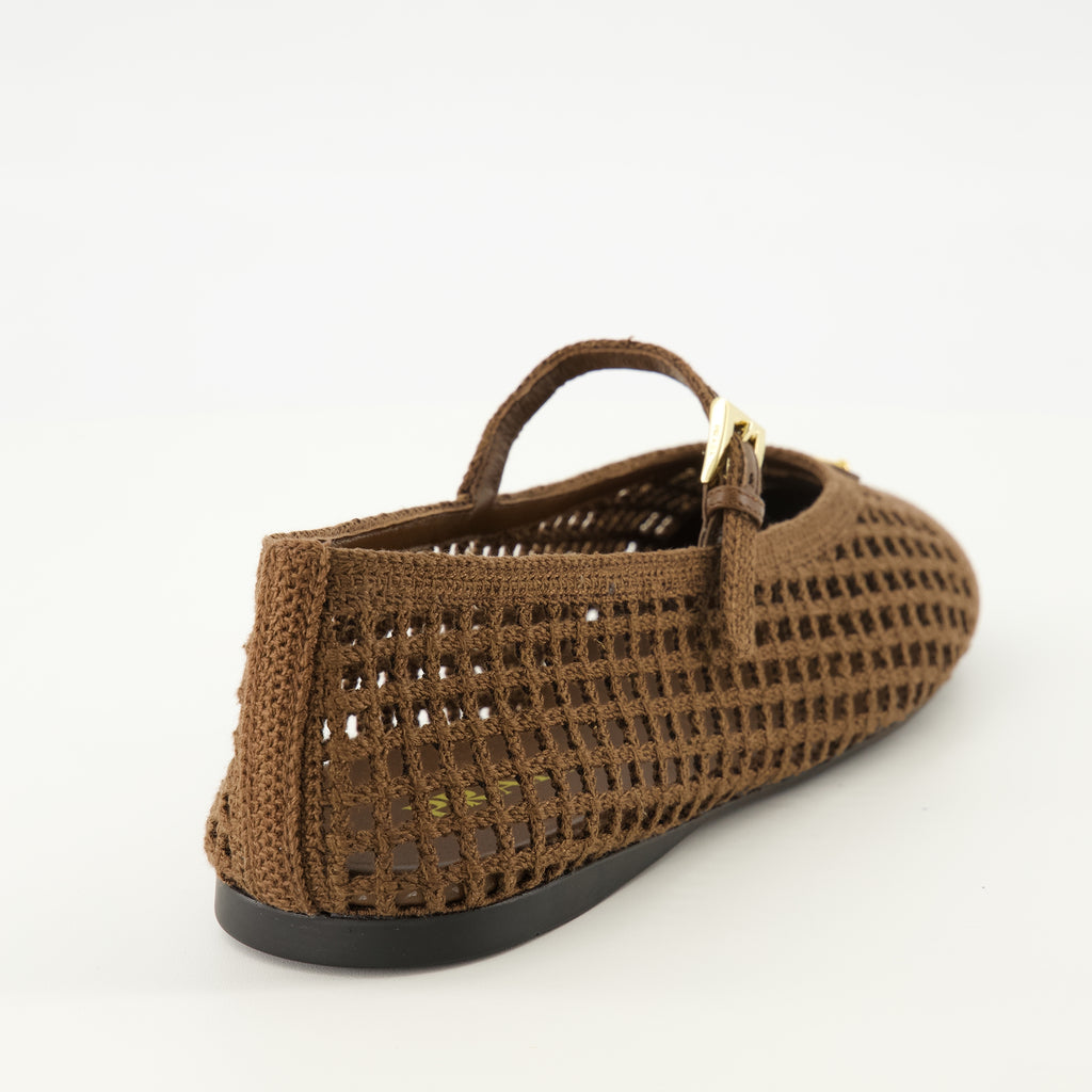 Image de l'article Ballerines en corchet marron de la marque Prada pour Femme - Saison Printemps-Été 2026 - Vue arrière