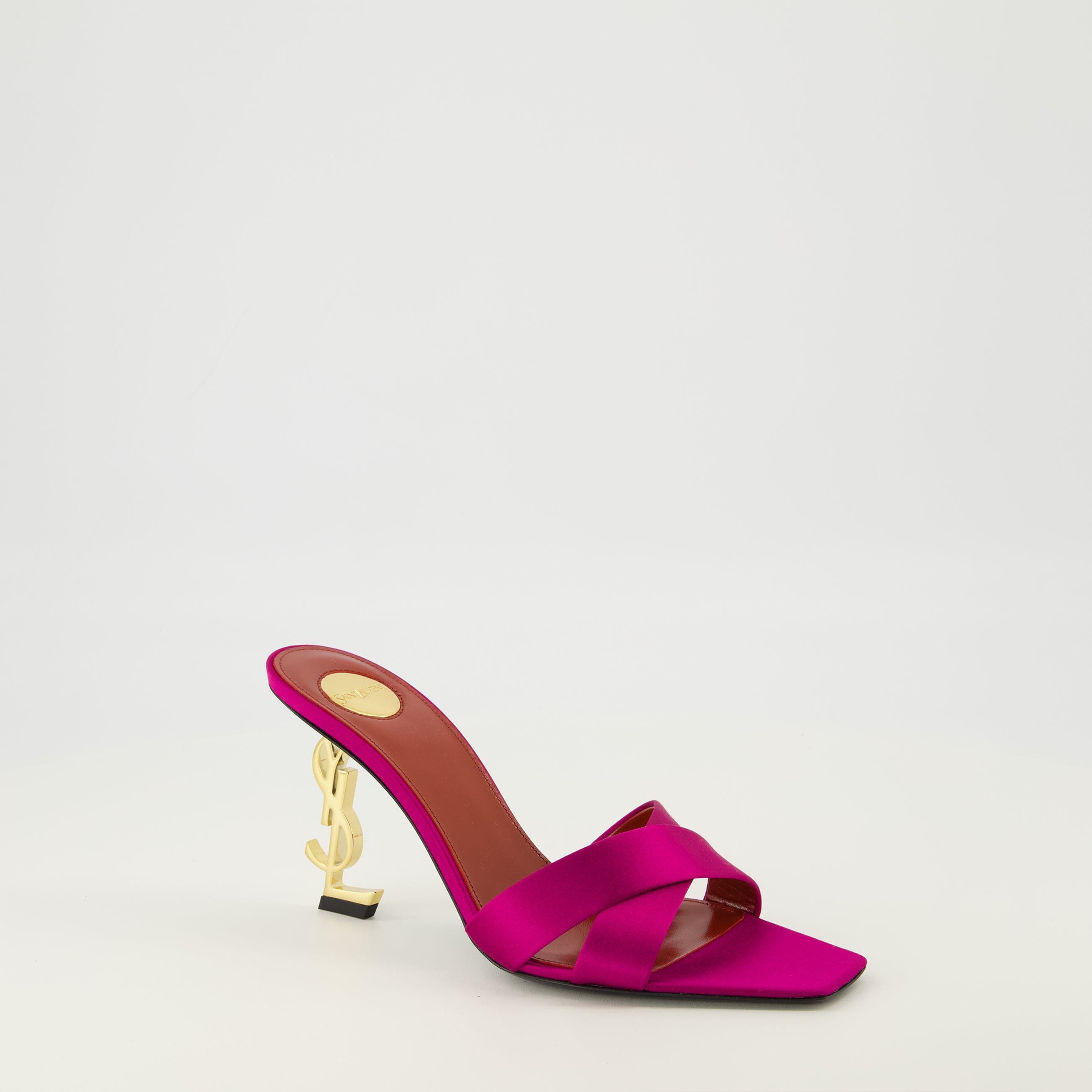 Image de l'article Mules à talons Opyum rose de la marque Saint Laurent pour Femme - Saison Printemps-Été 2026 - Vue trois quarts avant droite