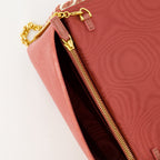 Image of the Valentino Garavani Velvet Clutch for Women - Autumn-Winter 2025 - Detailed View_3