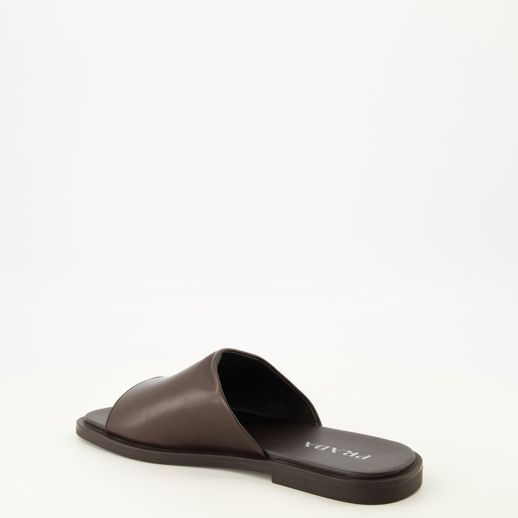 Chaussures ouvertes Mules en cuir marron Prada Marron Homme