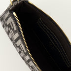 Imagem da bolsa Baguette em denim FF da marca Fendi para Mulher - Outono-Inverno 2025 - Vista Detalhada 3