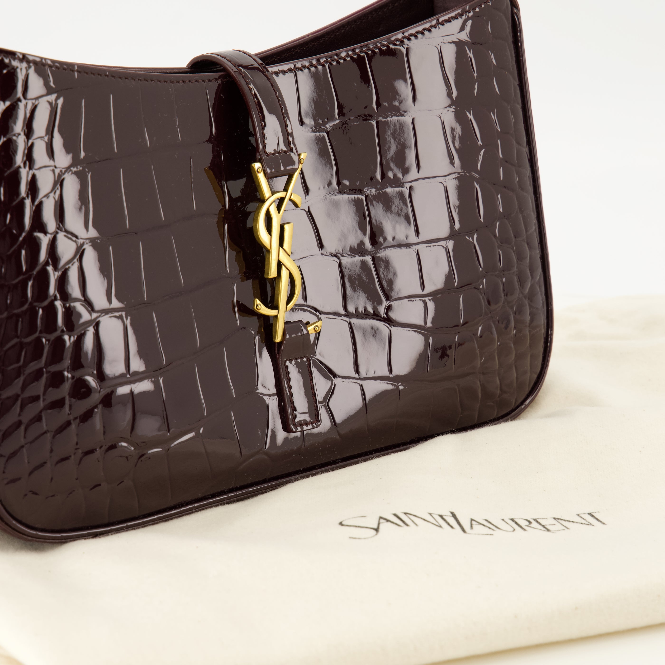 Sacs à main et épaule Le 5 à 7 Bag in Burgundy Embossed Crocodile Patent Leather Saint Laurent Bordeaux Femme