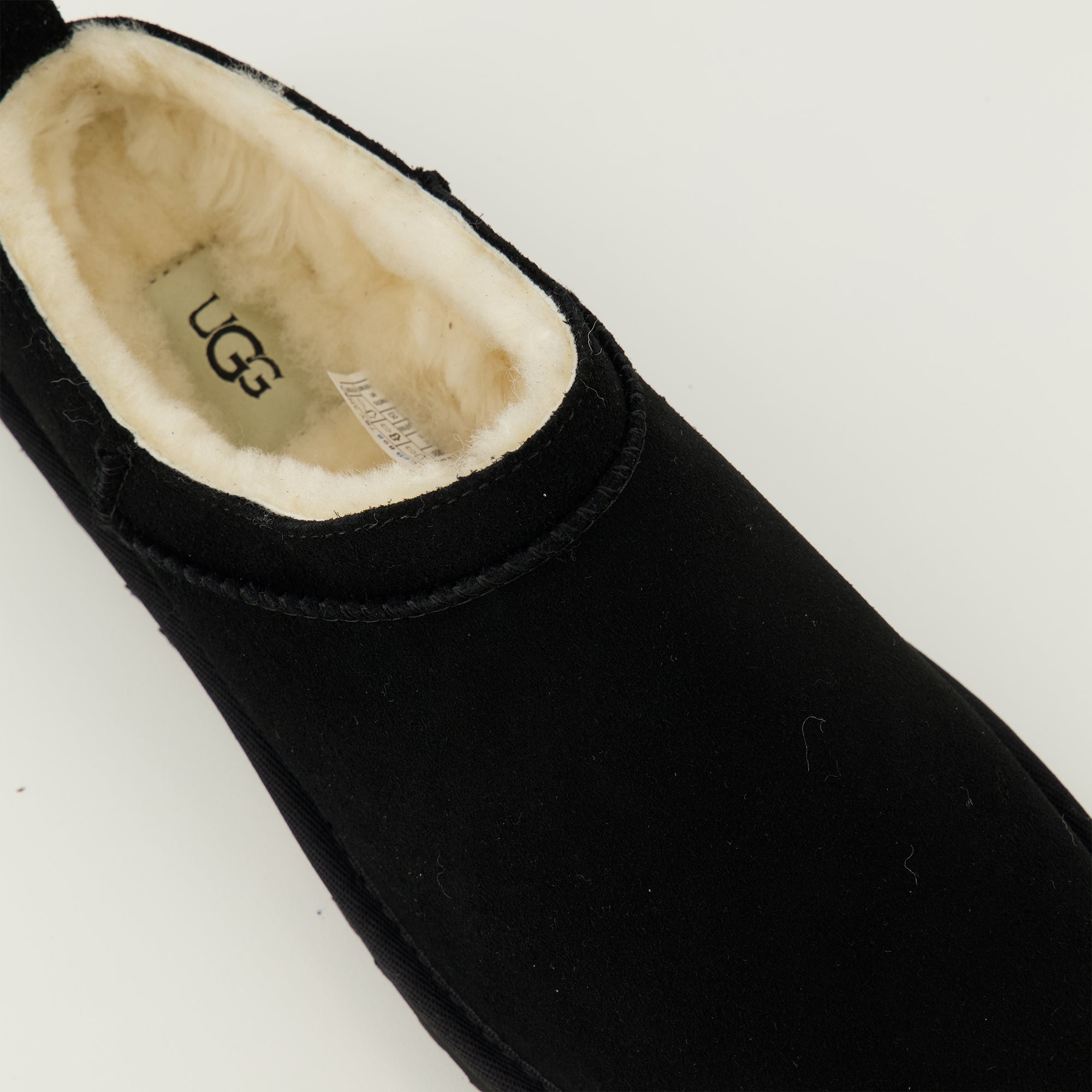 Image de l'article Bottines Classic Micro noir de la marque Ugg pour Femme - Saison Printemps-Été 2026 - Vue détaillée de haut