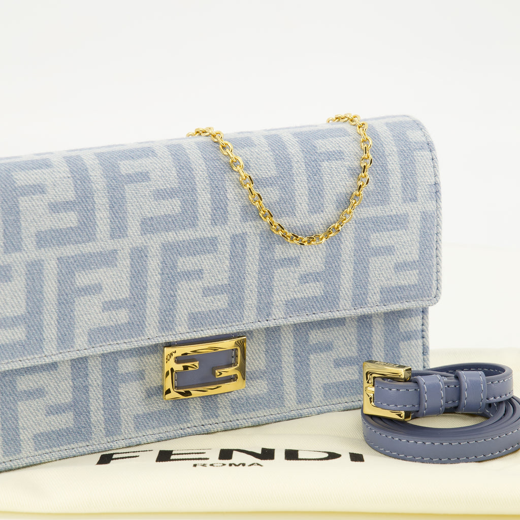 Sacs à main et épaule Baguette Denim FF Blue Chain Wallet Fendi Bleu Femme