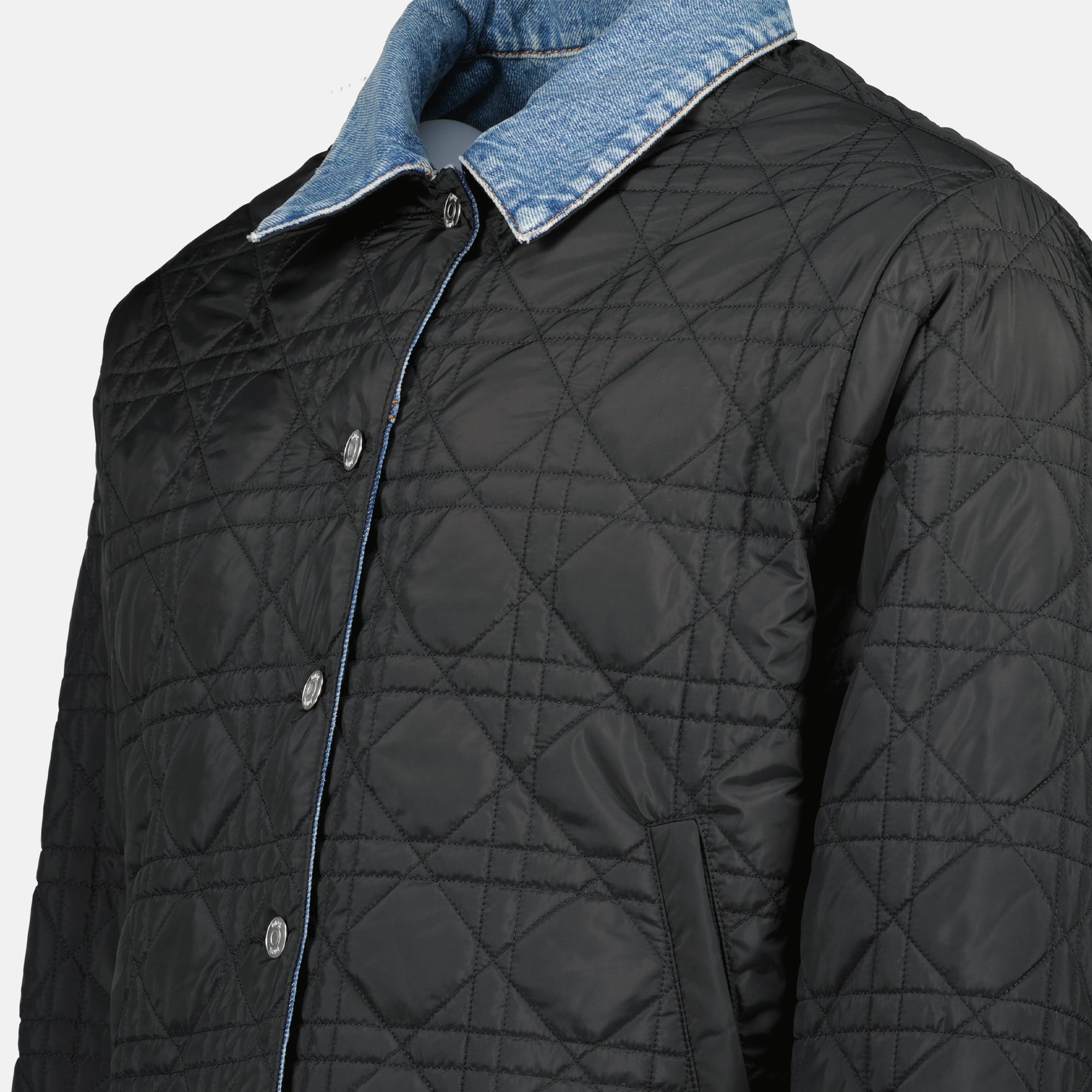 Bild der reversiblen Cannage-Jeansjacke für Herren von Dior - Saison Frühjahr-Sommer 2026 - Detailansicht_4