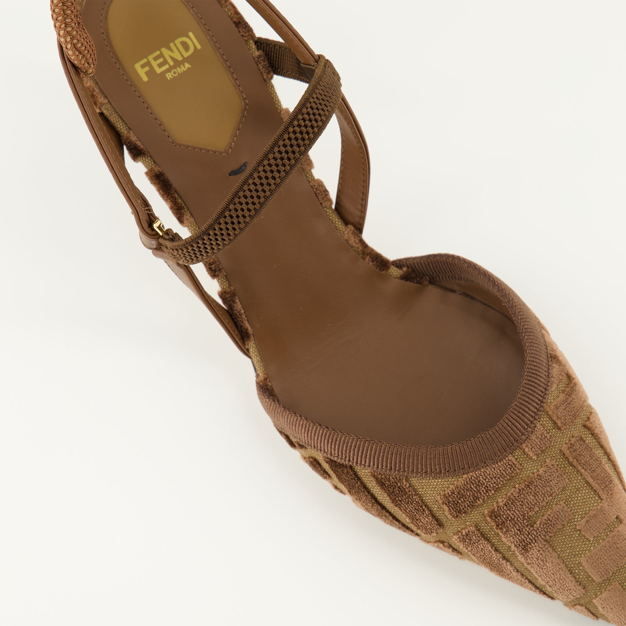 Imagem dos escarpins Colibrì Lite da marca Fendi para mulheres - Temporada Outono-Inverno 2025 - Vista detalhada de cima