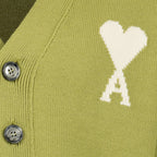 Bild des AMI Herz grünen Cardigans von Ami PARIS für Unisex - Frühjahr-Sommer 2026 - Detailansicht_2