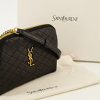 Imagem da bolsa Gaby Camera preta da marca Saint Laurent para Mulher - Coleção Primavera-Verão 2026 - Vista Detalhada_2