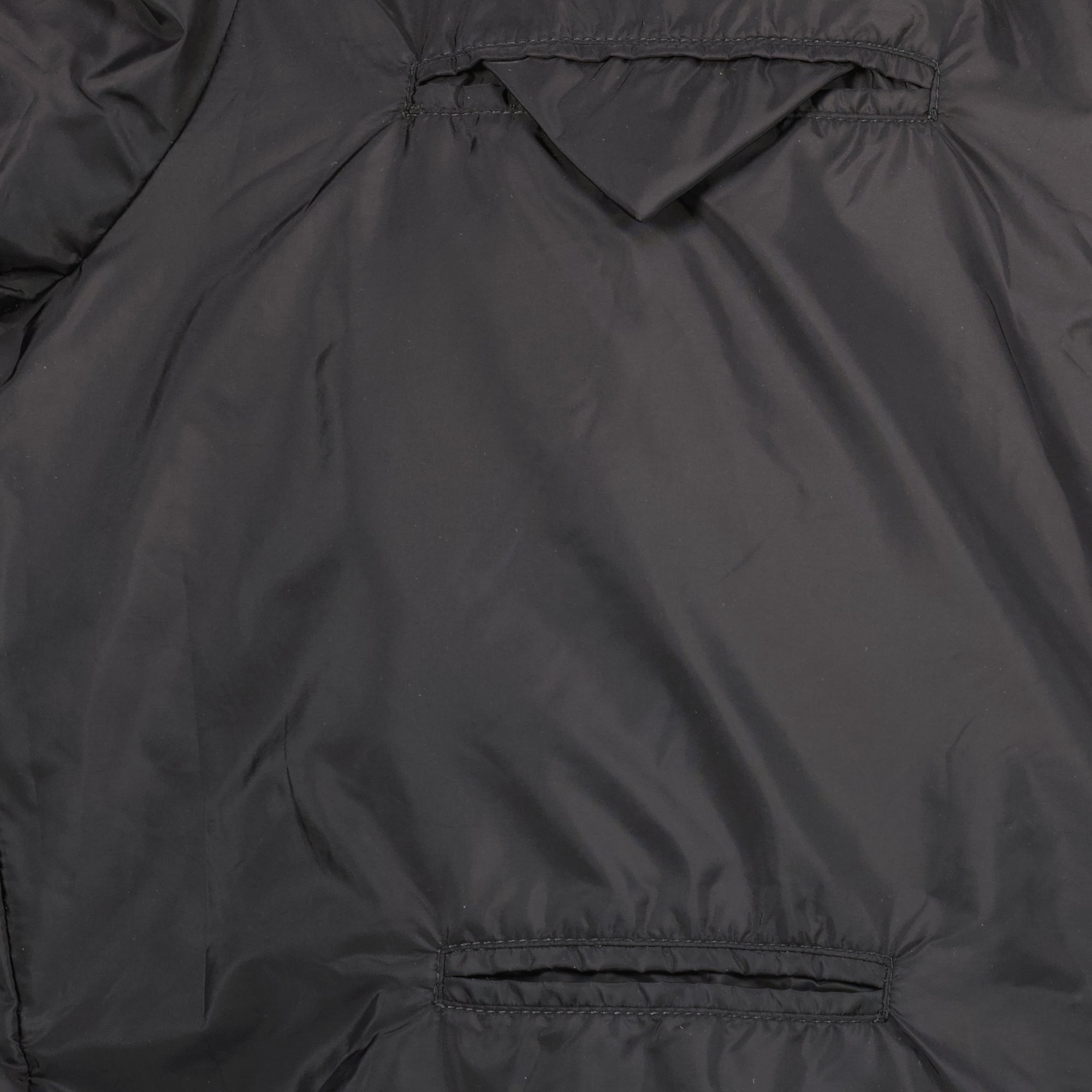 Image de l'article Blouson en Re-Nylon noir de la marque Prada pour Homme - Saison Printemps-Été 2026 - Vue détaillée_2