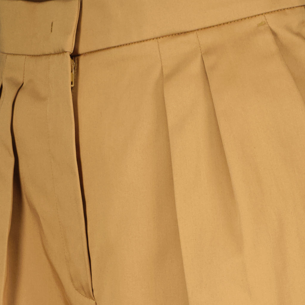 Image of the brown cotton satin shorts from the Max Mara brand for Women - Spring-Summer 2026 - Detailed View_1