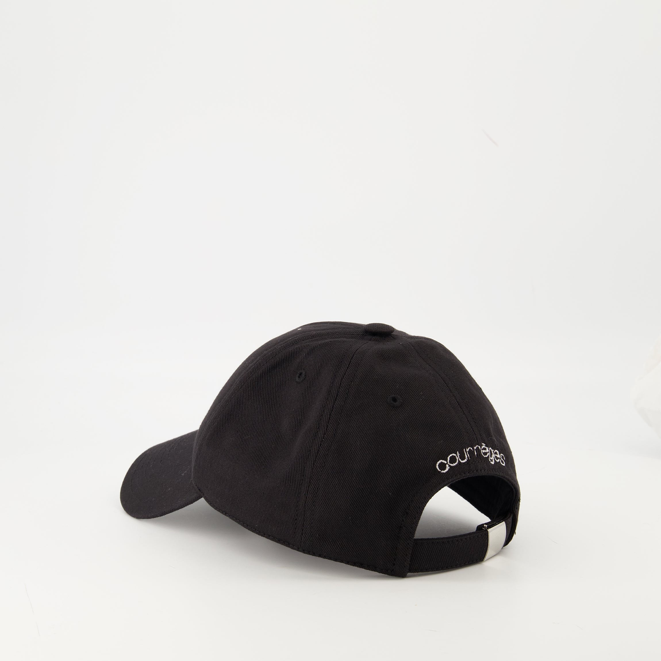 Imagem do boné bordado da marca Courrèges para Unisex - Temporada Outono-Inverno 2025 - Vista Detalhada_2