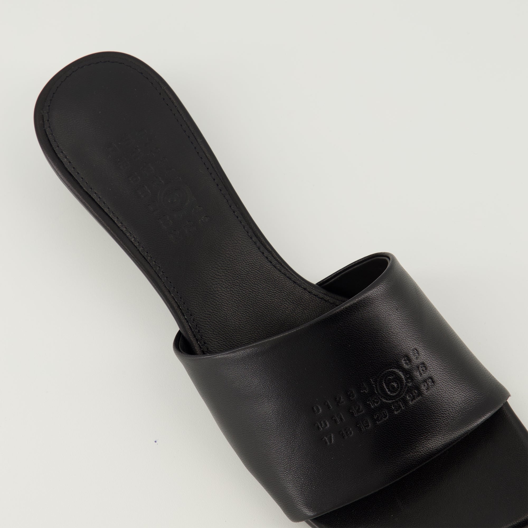 Image de l'article Sandales Anatomic noir de la marque Mm6 pour Femme - Saison Printemps-Été 2026 - Vue détaillée de haut