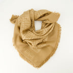 Imagem do xale FF em seda e lã da marca Fendi para Mulheres - Temporada Outono-Inverno 2025 - Vista Frontal