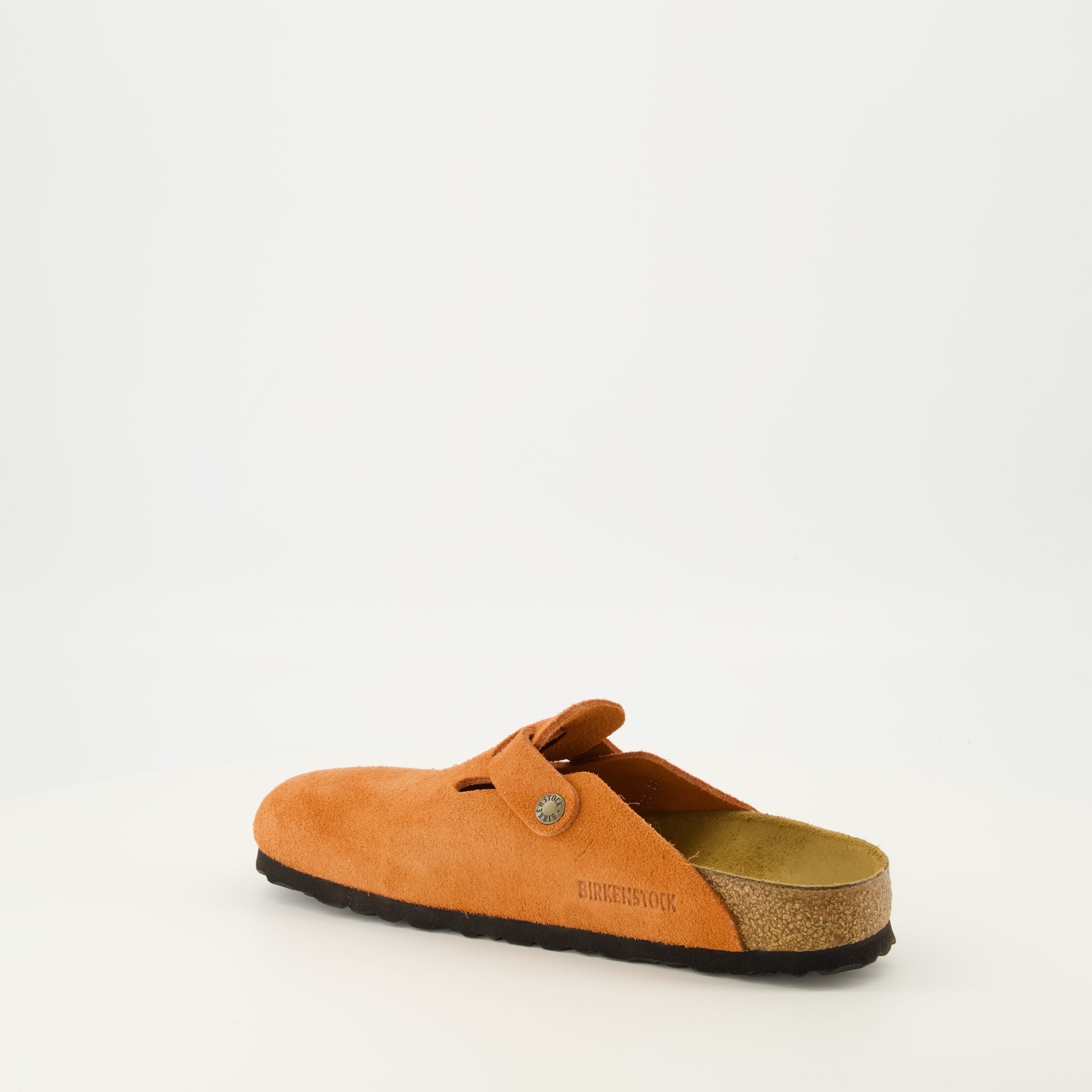 Immagine delle mules Boston arancioni in suede del marchio Birkenstock per Unisex - Stagione Primavera-Estate 2026 - Vista tre quarti posteriore destra