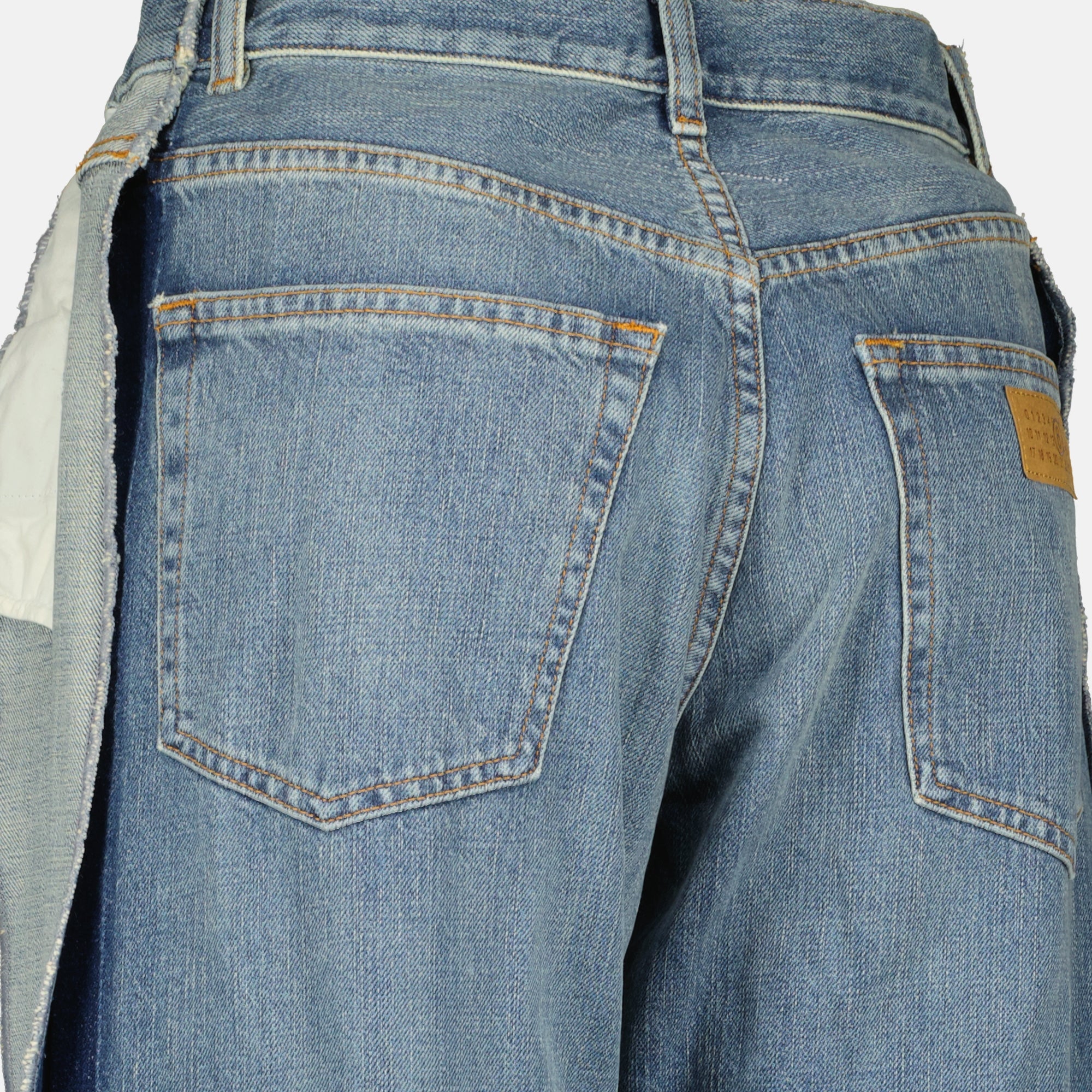 Image de l'article Jean droit en denim bleu de la marque Mm6 pour Femme - Saison Automne-Hiver 2025 - Vue détaillée_2