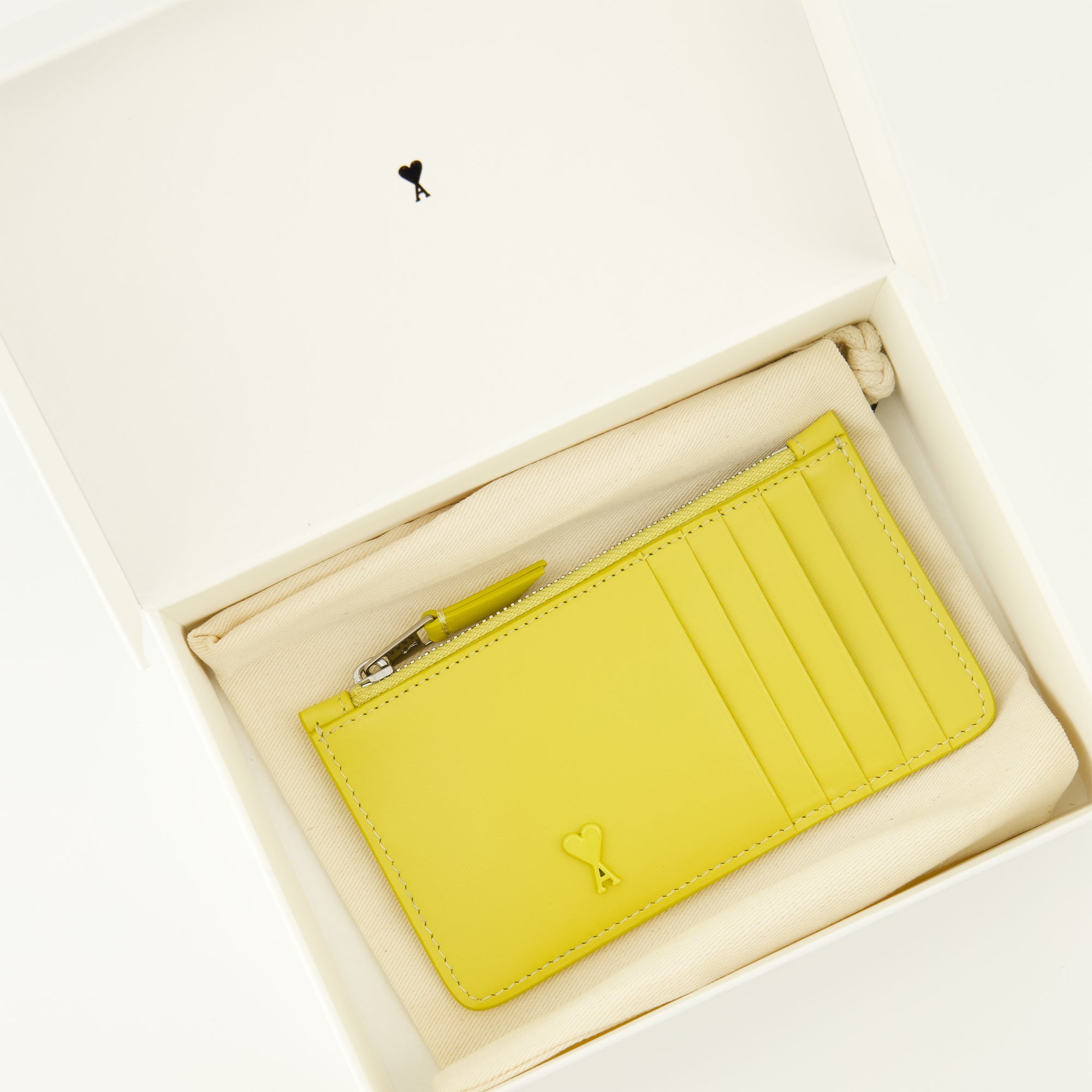 Image de l'article Portes-cartes zippé Ami de coeur jaune de la marque Ami PARIS pour Unisex - Saison Printemps-Été 2026 - Vue détaillée_3