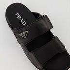 Zapatos abiertos Sandales à brides en cuir Prada Negro Homme