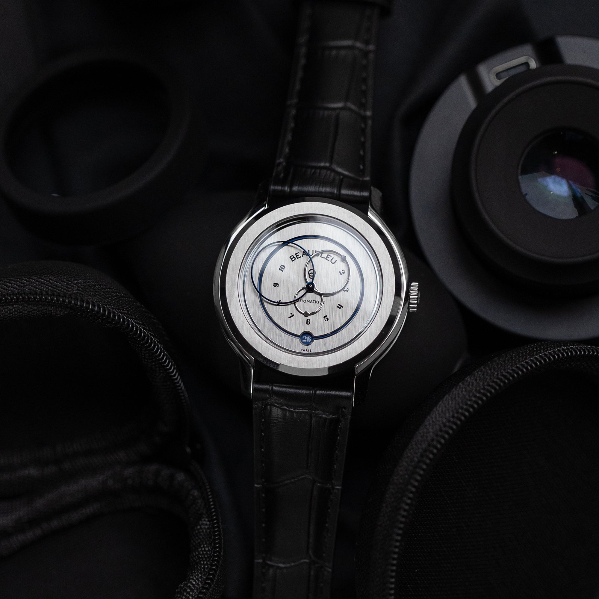 Image de l'article Montre Ecce Vesperal de la marque Beaubleu pour Unisex - Saison Automne-Hiver 2025 - Vue de Dos
