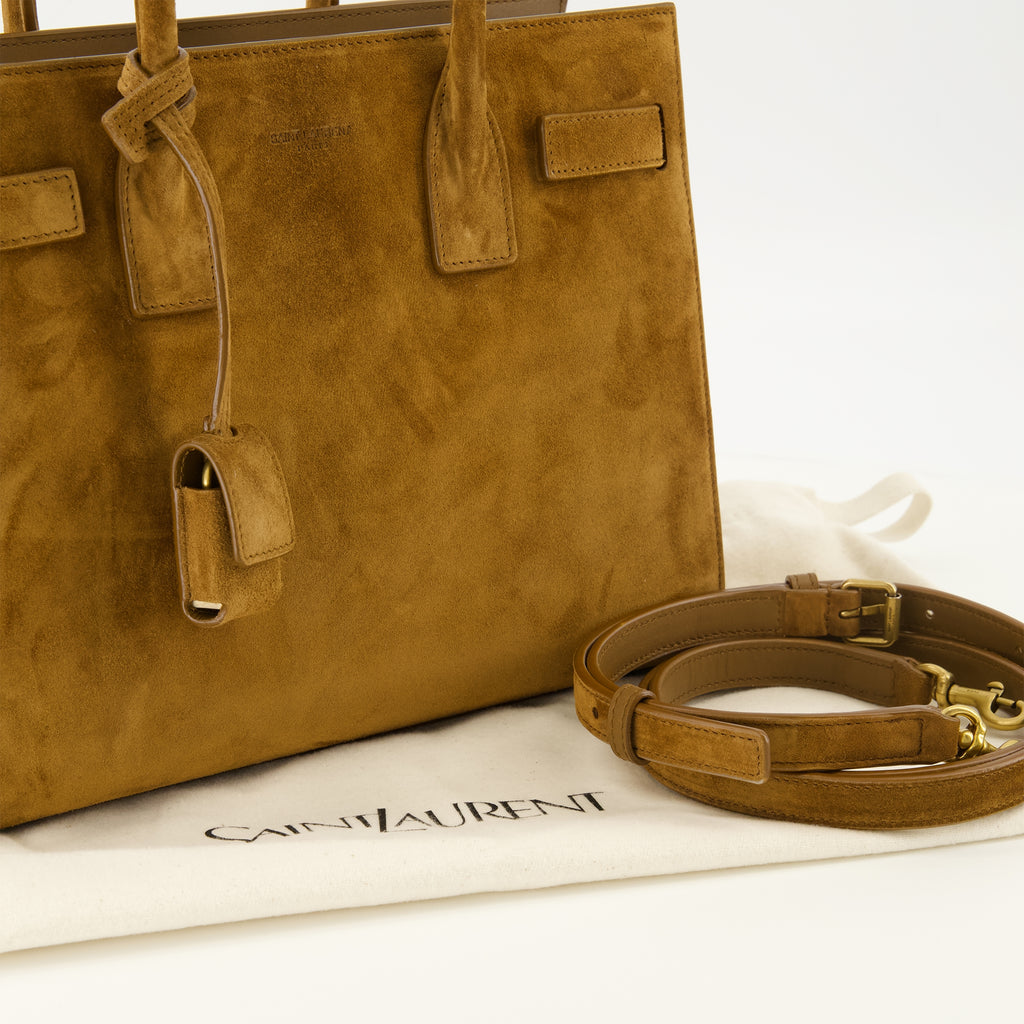サンローランの女性用ブラウンサイドスウェードベビーデイバッグの画像 - 2026年春夏 - 詳細ビュー_2