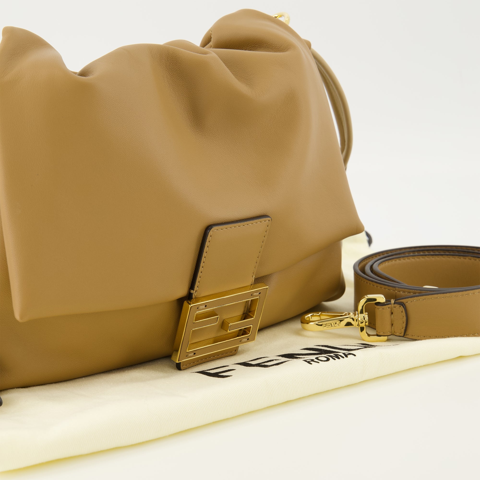 Bild der Fendi Damen Mamma Baguette Medium Tasche - Herbst-Winter 2025 - Detaillierte Ansicht_2