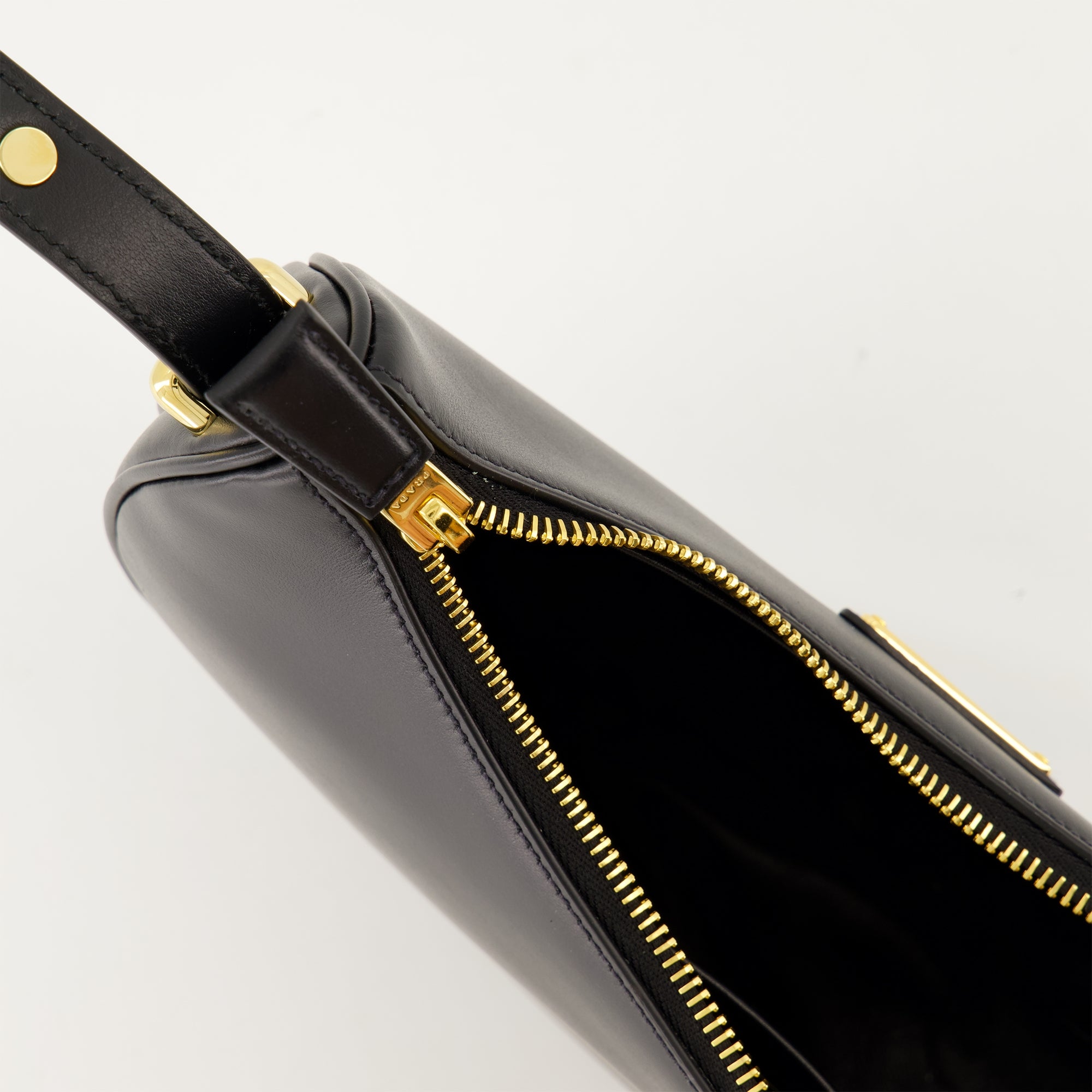 핸드백 및 숄더백 Sac Arqué en cuir Prada 검은색 Femme
