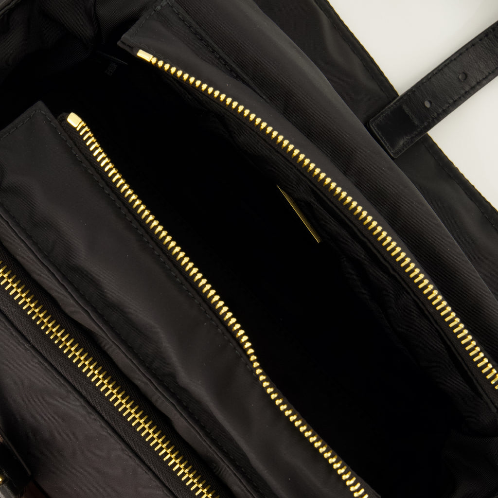 Sacs à main et épaule 블랙 리-나일론 익스플로어 백 Prada Noir Femme