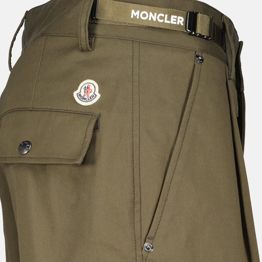 Image of the Moncler Men's Pleated Trousers - Autumn-Winter 2025 - Detailed View_1