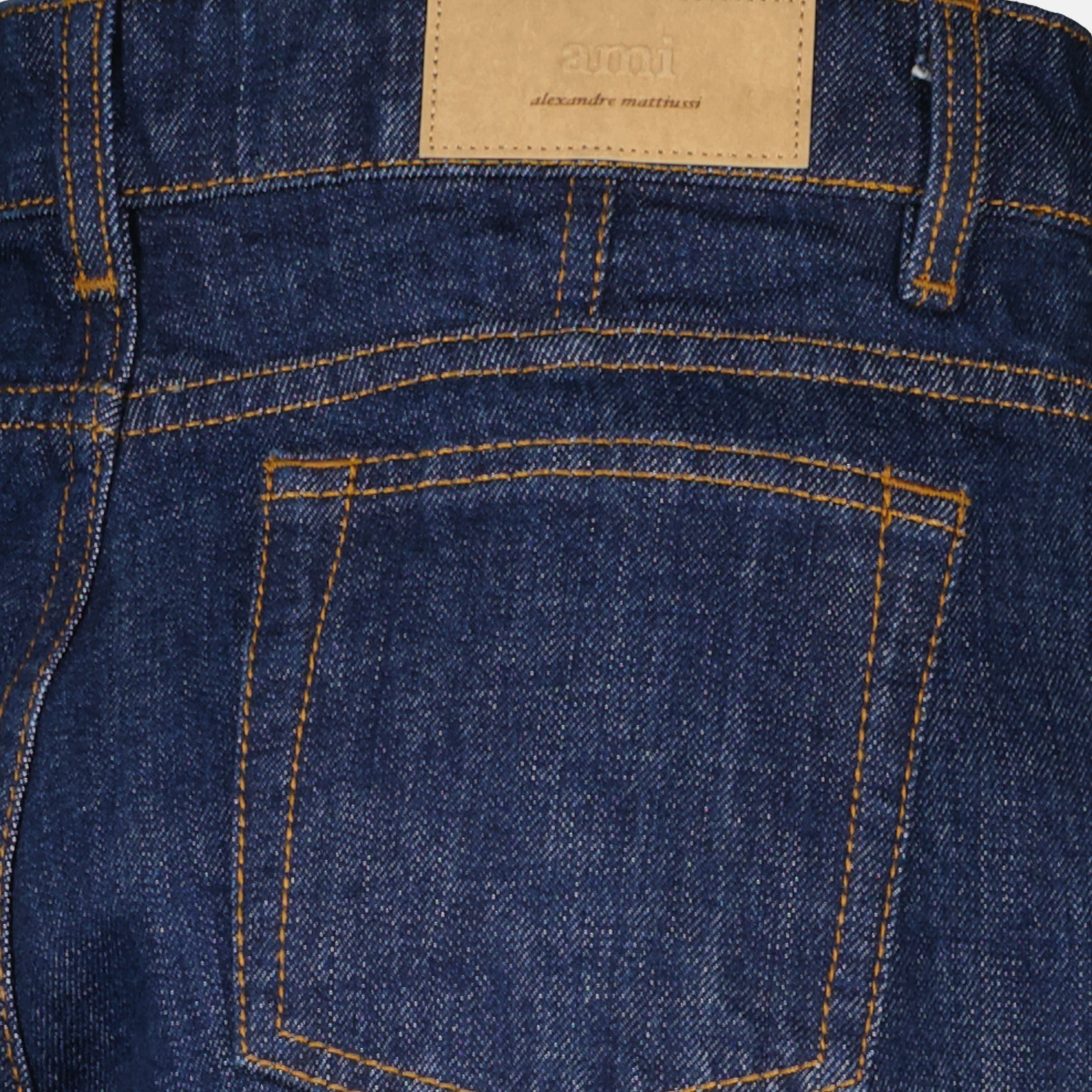 Image de l'article Short bleu foncé en denim de la marque Ami PARIS pour Femme - Saison Printemps-Été 2026 - Vue détaillée_1